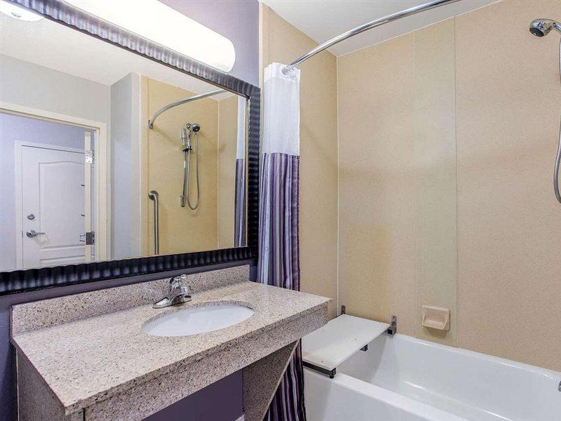 La Quinta Inn & Suites Fultondale Esterno foto