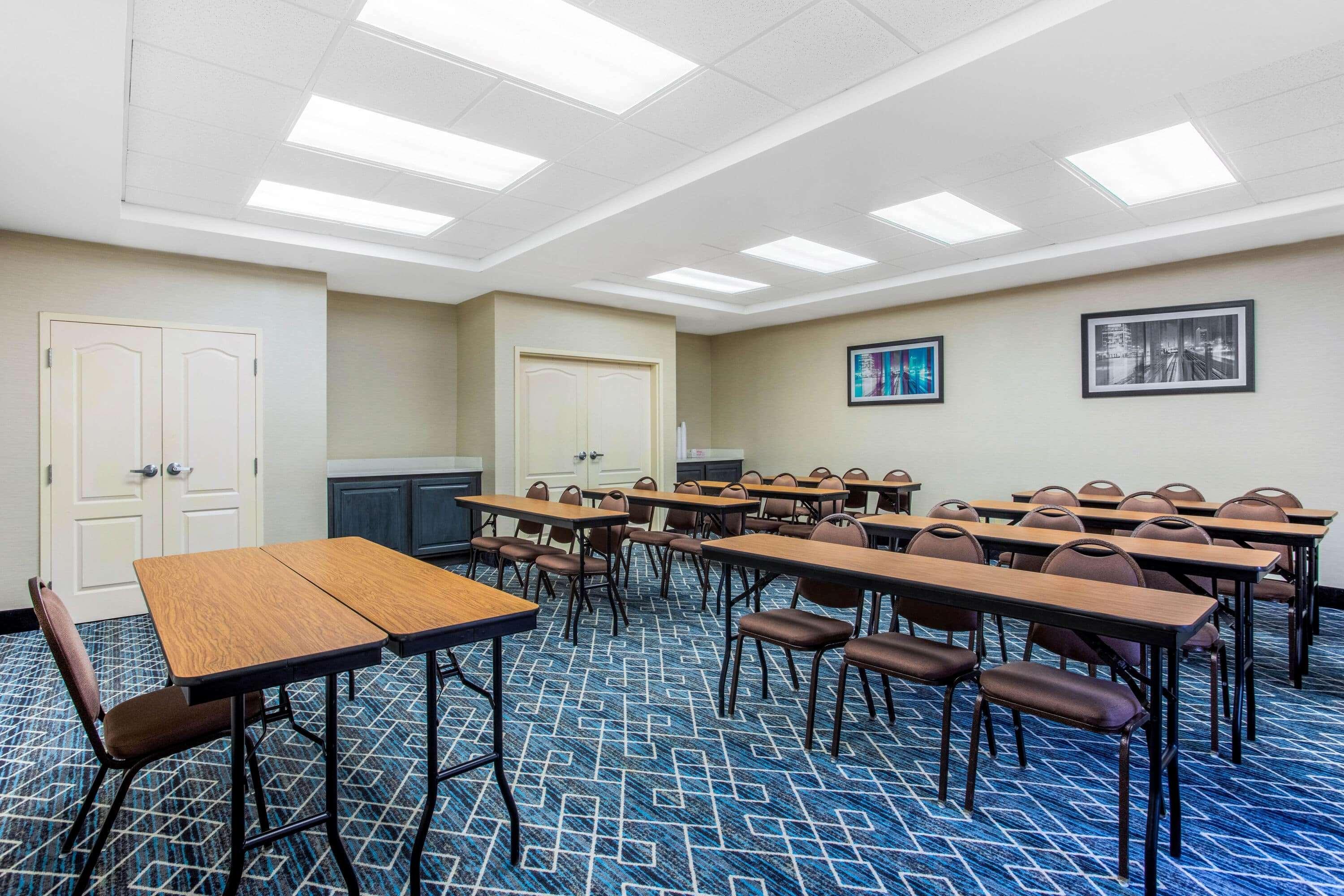 La Quinta Inn & Suites Fultondale Esterno foto